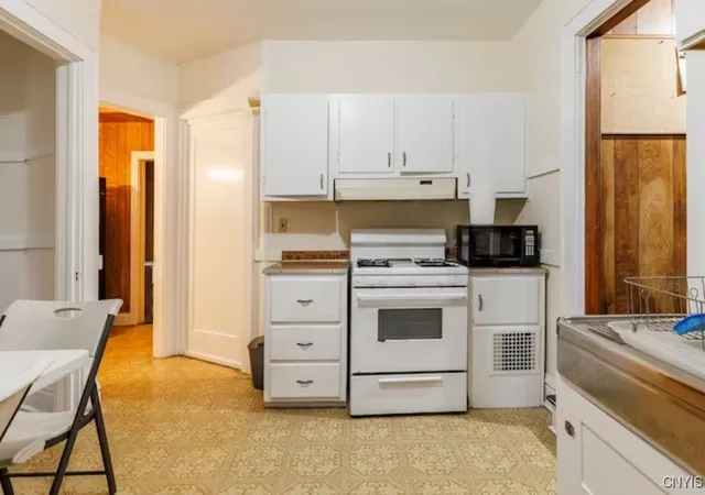 Photo 3 of Sale Pending at 867 Lancaster Ave, Syracuse, NY 13210 | MLS# S1582246 | Listing updated on 2025-01-19