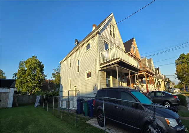 Photo 2 of Sale Pending at 129 Albert Ave, Buffalo, NY 14207 | MLS# B1615551 | Listing updated on 2025-10-29