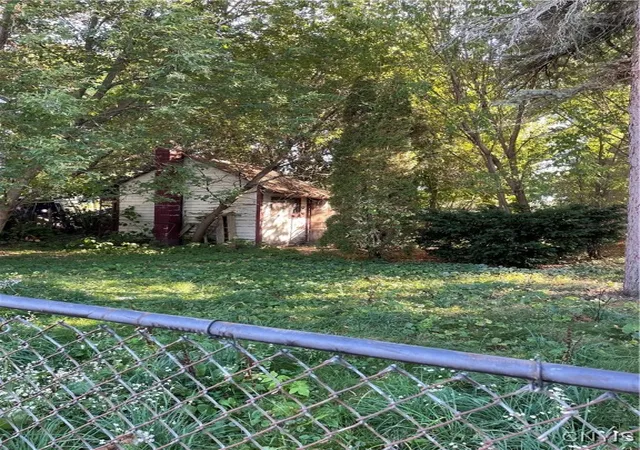 Photo 3 of Sale Pending at 513 Binsse St, Watertown, NY 13601 | MLS# S1642101 | Listing updated on 2025-11-03