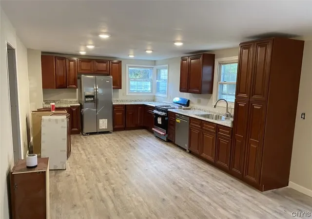 Photo 3 of Sale Pending at 230 Orchard Dr W, Syracuse, NY 13212 | MLS# S1461003 | Listing updated on 2026-04-14