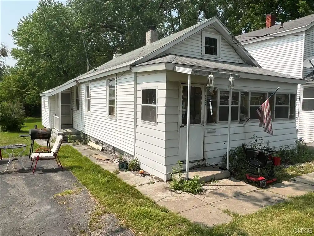 Photo 1 of Sale Pending at 825 E Hiawatha Blvd #|, Syracuse, NY 13208 | MLS# S1473226 | Listing updated on 2024-09-30