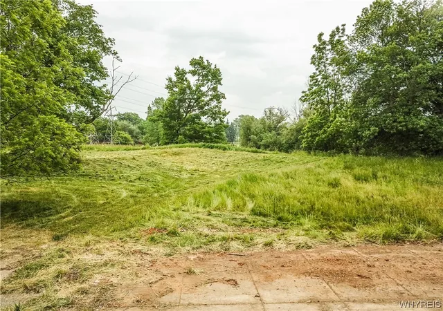 3rd image of 4795 Sheridan Dr, Buffalo, NY 14221 | MLS# B1516096