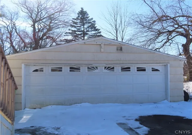 3rd image of 313 Garden City Dr, Salina, NY 13211 | MLS# S1523690