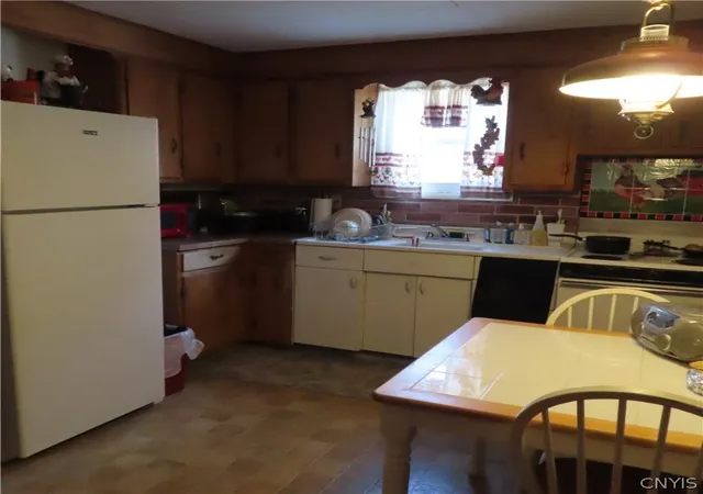 5th image of 313 Garden City Dr, Salina, NY 13211 | MLS# S1523690