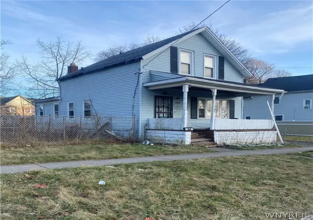 Photo 3 of Sale Pending at 235 Maple St, Buffalo, NY 14204 | MLS# B1525405 | Listing updated on 2024-09-30