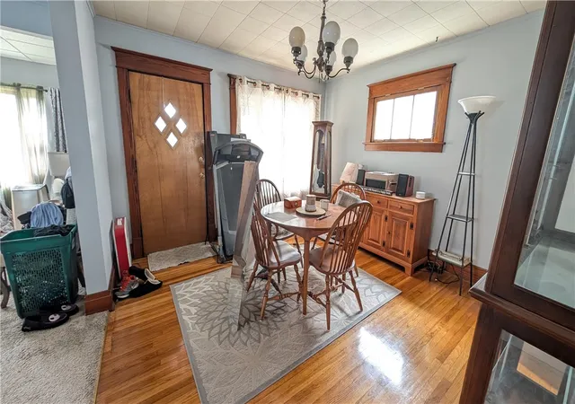 2nd image of 32 E Hazeltine Ave, Tonawanda, NY 14217 | MLS# R1571388
