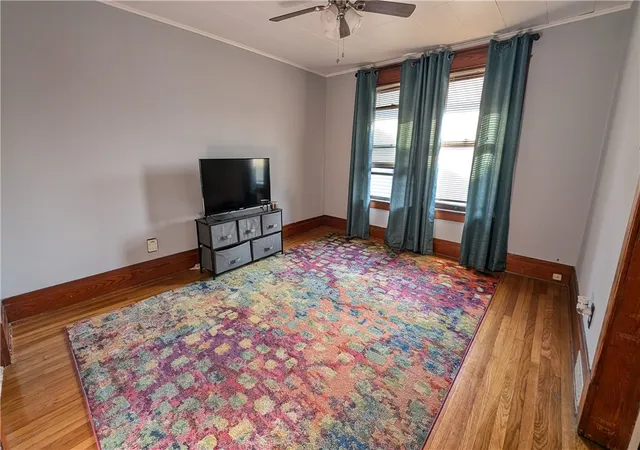 3rd image of 32 E Hazeltine Ave, Tonawanda, NY 14217 | MLS# R1571388