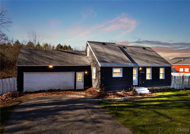 Photo 1 of Single family home for sale at 8725 Caughdenoy Rd, Clay, NY 13041 | MLS# S1576965 | Listing updated on 2025-10-24