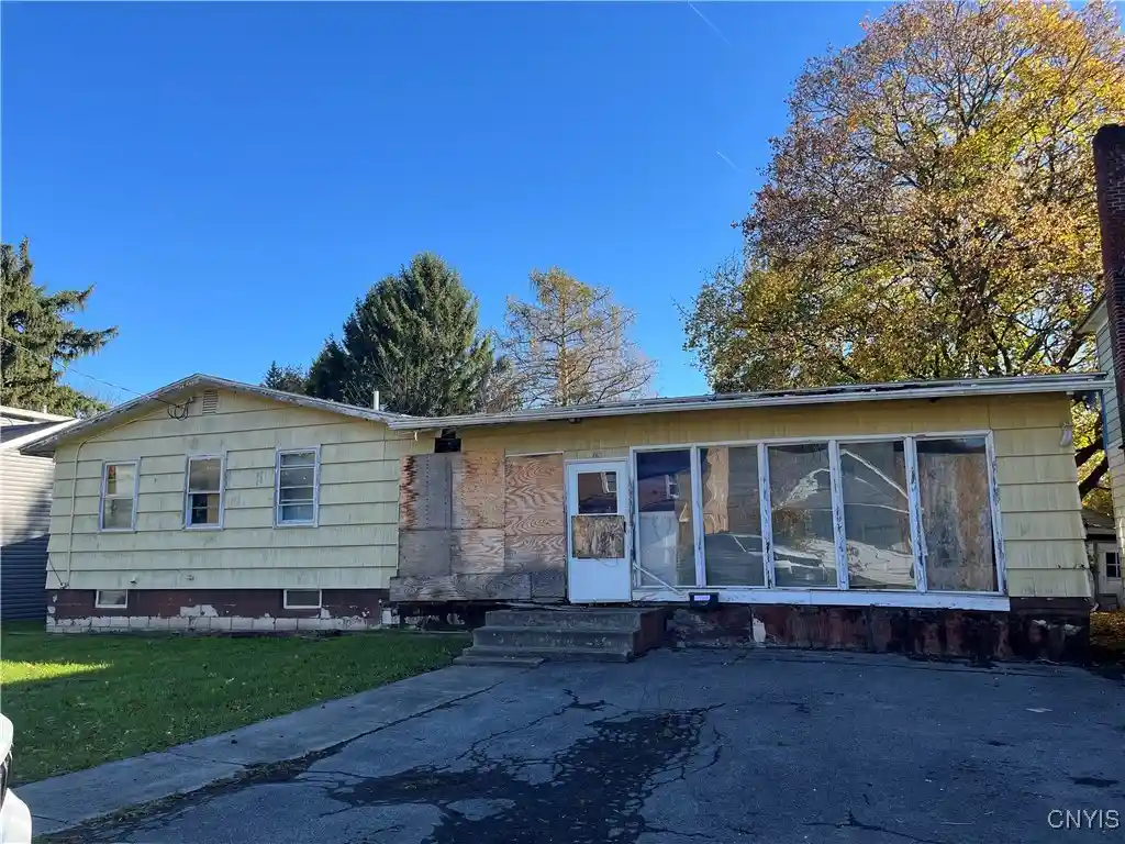 Photo 1 of Sale Pending at 163 Baldwin Ave, Syracuse, NY 13205 | MLS# S1580278 | Listing updated on 2024-12-08
