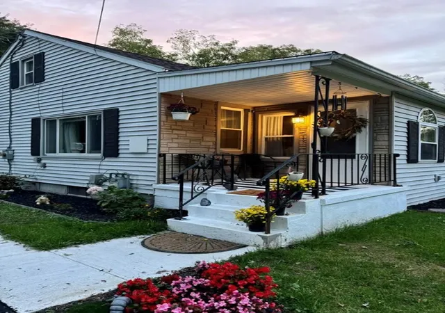 Photo 2 of Sale Pending at 324 Laurentian Pl, Elmira, NY 14904 | MLS# EC276528 | Listing updated on 2025-02-19