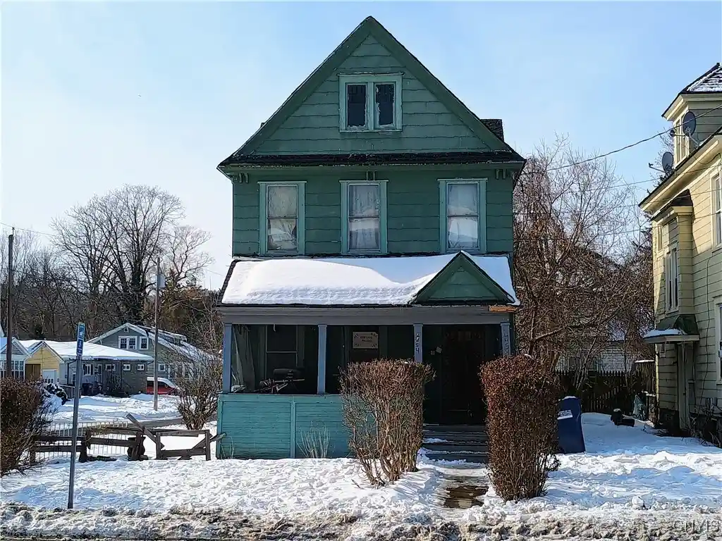 Photo 1 of Sale Pending at 4454 S Salina St, Syracuse, NY 13205 | MLS# S1590108 | Listing updated on 2025-10-14