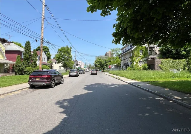 2nd image of 554 9th St, Niagara Falls, NY 14301 | MLS# B1596600