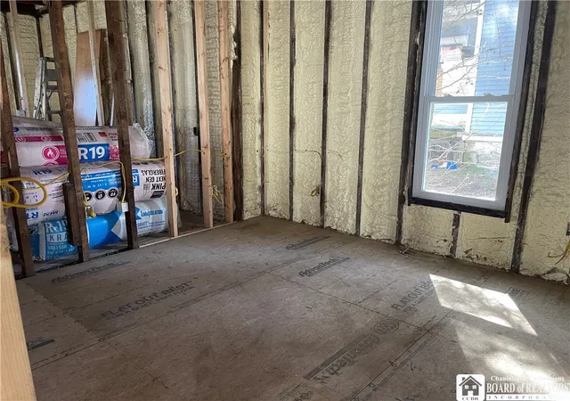 5th image of 33 Myrtle St, Jamestown, NY 14701 | MLS# R1594421