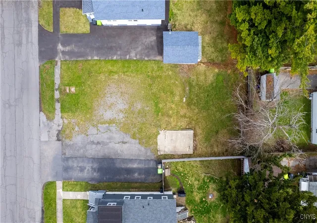 Photo 3 of Sale Pending at 410 Kenwick Dr, Syracuse, NY 13208 | MLS# S1599406 | Listing updated on 2026-05-18