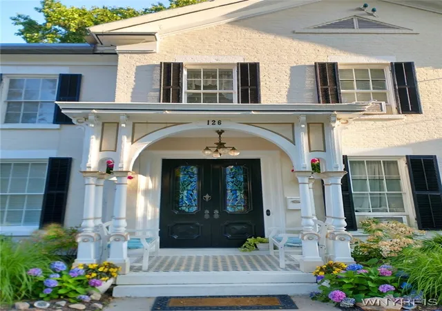 Photo 3 of Single family home for sale at 126 E Genesee St, Fayetteville, NY 13066 | MLS# B1601037 | Listing updated on 2026-05-22