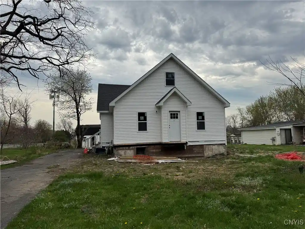 Photo 1 of Sale Pending at 362 Long Branch Rd, Syracuse, NY 13209 | MLS# S1602252 | Listing updated on 2025-05-14