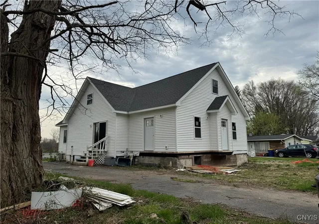 Photo 2 of Sale Pending at 362 Long Branch Rd, Syracuse, NY 13209 | MLS# S1602252 | Listing updated on 2025-05-14
