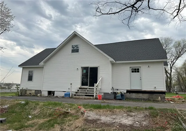 Photo 3 of Sale Pending at 362 Long Branch Rd, Syracuse, NY 13209 | MLS# S1602252 | Listing updated on 2025-05-14