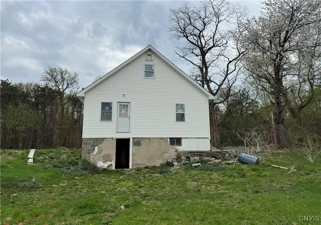 Photo 3 of Sale Pending at 362 Long Branch Rd, Syracuse, NY 13209 | MLS# S1602252 | Listing updated on 2025-05-14