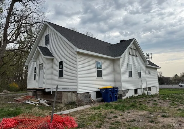 Photo 4 of Sale Pending at 362 Long Branch Rd, Syracuse, NY 13209 | MLS# S1602252 | Listing updated on 2025-05-14