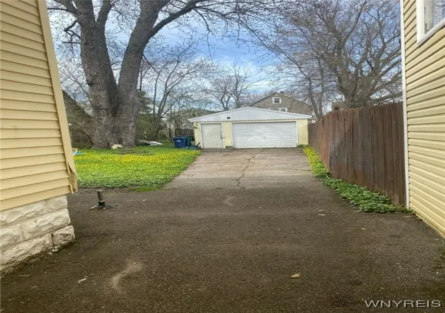 Photo 3 of Sale Pending at 166 Amber St, Buffalo, NY 14220 | MLS# B1602844 | Listing updated on 2025-06-09