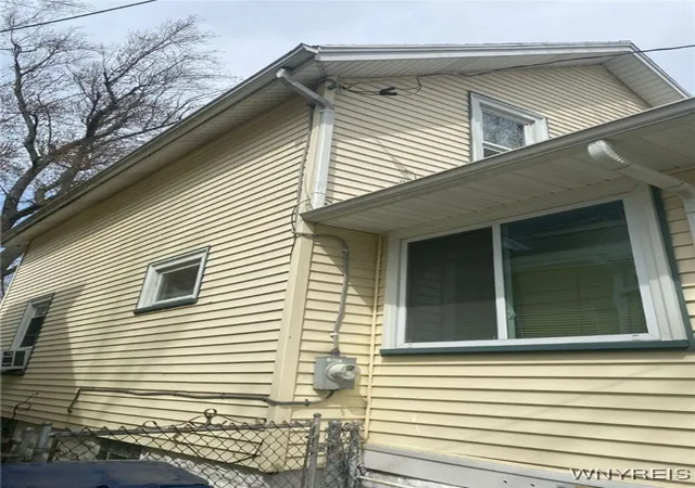 Photo 4 of Sale Pending at 166 Amber St, Buffalo, NY 14220 | MLS# B1602844 | Listing updated on 2025-06-09