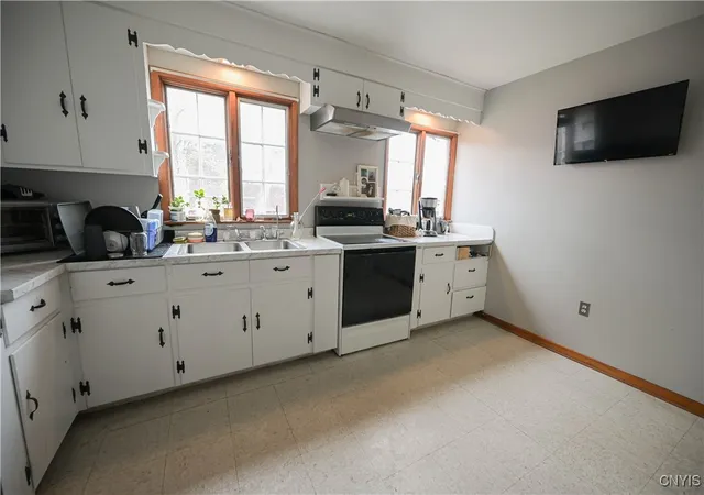 Homes for sale in Whitestown, NY | 704 Utica St, Whitestown, NY 13424 | MLS# S1604401