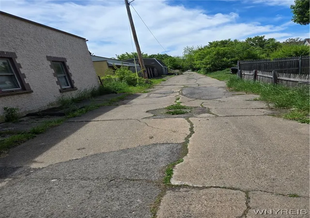 2nd image of 1748 Ashland Ave, Niagara Falls, NY 14301 | MLS# B1608598