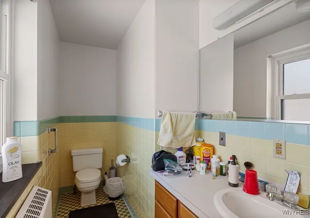 3rd image of 2486 Grand Ave, Niagara Falls, NY 14301 | MLS# B1608401