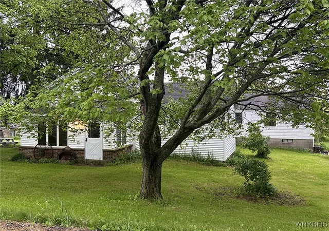 Homes for sale in Bennington, NY | 985 Sierk Rd, Bennington, NY 14011 | MLS# B1610328