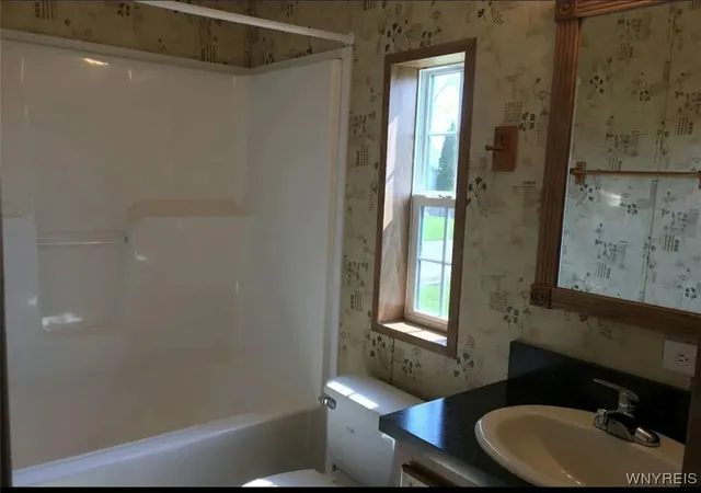 3rd image of 109B Elmhurst, Lockport, NY 14094 | MLS# B1616482