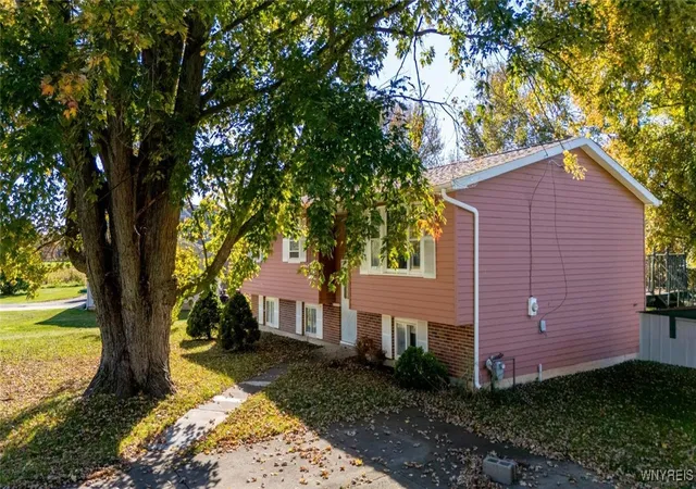 2nd image of 3980 Ridgelea Dr, Newfane, NY 14094 | MLS# B1617425