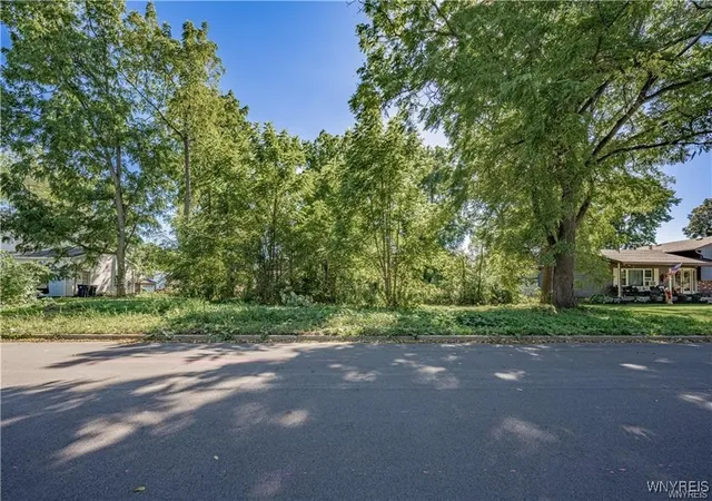2nd image of 78 Lincolnshire Dr, Lockport City, NY 14094 | MLS# B1618115