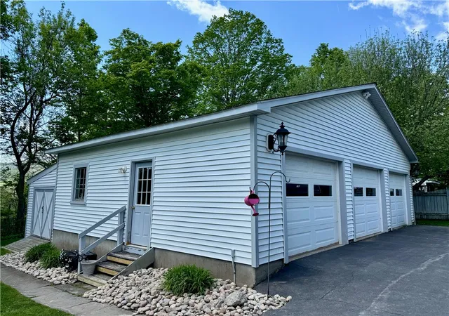 3rd image of 86 Hudson St, Oneonta, NY 13820 | MLS# R1623647