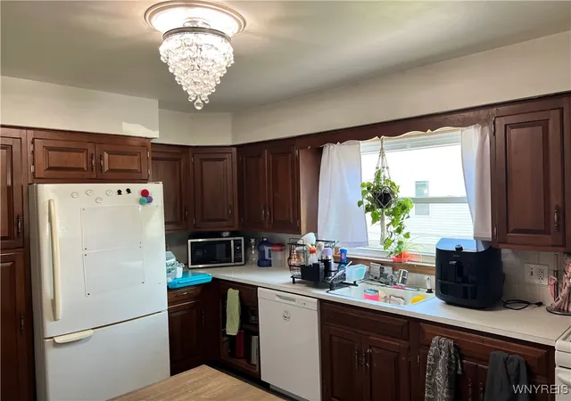 Listing Photo 4 - Condo for sale in building located at 293 Halstead Ave, Buffalo, NY 14212