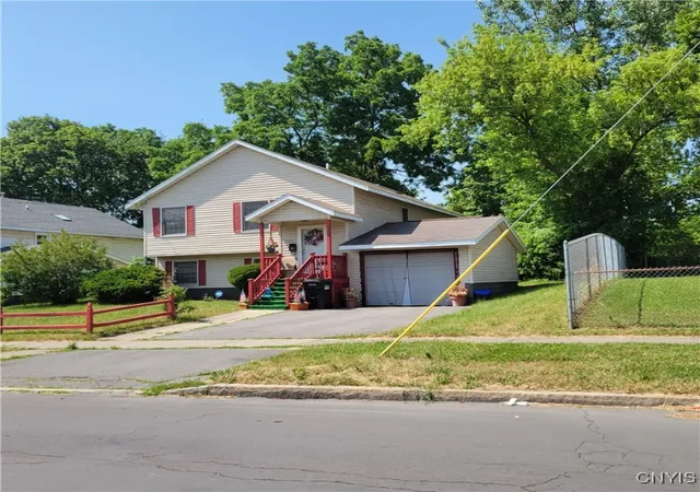 3rd image of 706 Tallman St, Syracuse, NY 13204 | MLS# S1627232