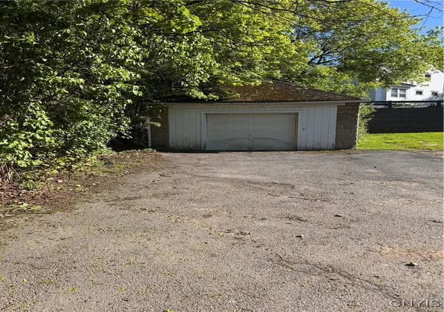 36th image of 1607 W Genesee St, Syracuse, NY 13204 | MLS# S1627753