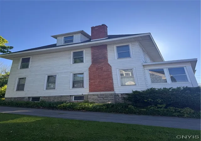 Photo 3 of Single family home for sale at 1607 W Genesee St, Syracuse, NY 13204 | MLS# S1627753 | Listing updated on 2026-07-29