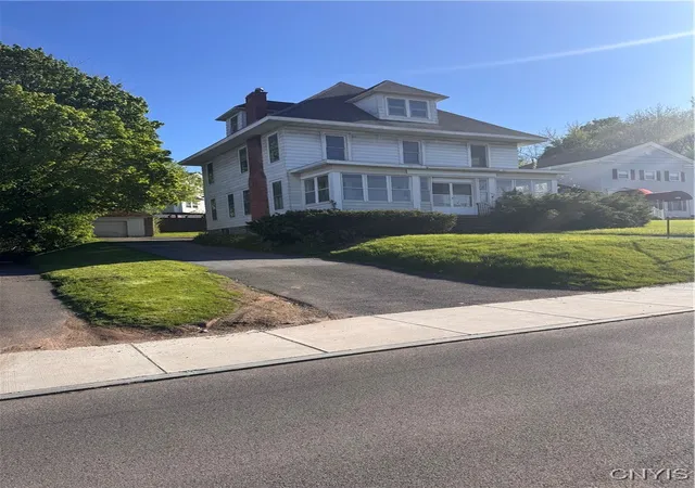 Photo 3 of Single family home for sale at 1607 W Genesee St, Syracuse, NY 13204 | MLS# S1627753 | Listing updated on 2026-07-29