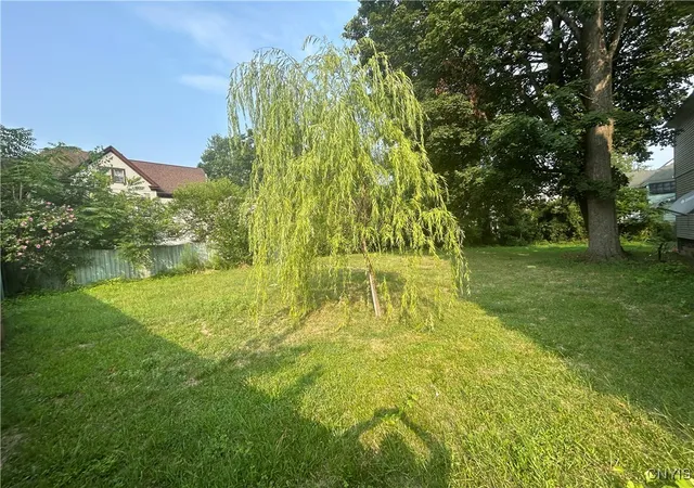 2nd image of 330 Holland St #32, Syracuse, NY 13204 | MLS# S1628633