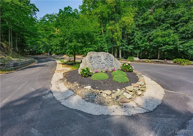 2nd image of 17 Gothic Ledge, Lockport Town, NY 14094 | MLS# B1630378