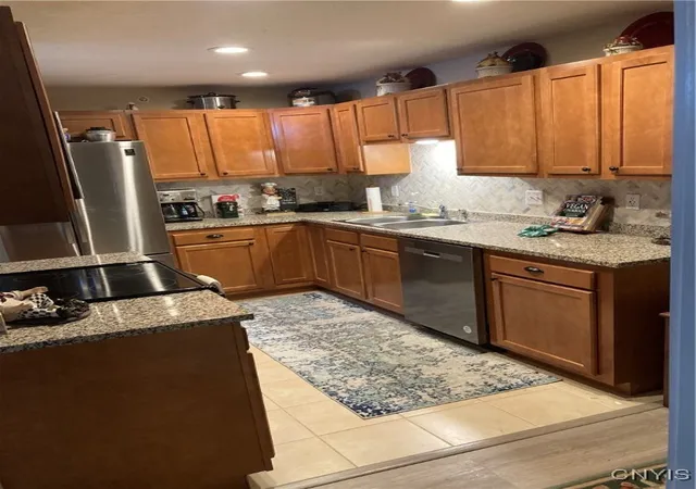 Photo 2 of Sale Pending at 1410 Landrush Way, Baldwinsville, NY 13027 | MLS# S1631391 | Listing updated on 2025-09-05