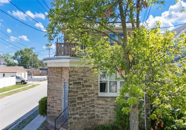 Photo 2 of Sale Pending at 179 Callodine Ave, Buffalo, NY 14226 | MLS# B1633141 | Listing updated on 2025-10-03