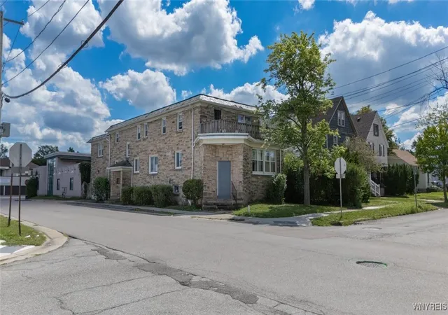 Photo 3 of Sale Pending at 179 Callodine Ave, Buffalo, NY 14226 | MLS# B1633141 | Listing updated on 2025-10-03