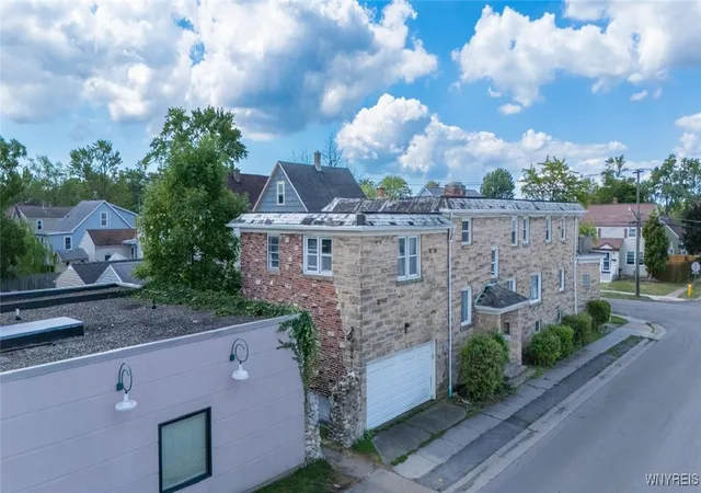 Photo 3 of Sale Pending at 179 Callodine Ave, Buffalo, NY 14226 | MLS# B1633141 | Listing updated on 2025-10-03