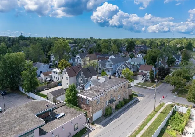Photo 4 of Sale Pending at 179 Callodine Ave, Buffalo, NY 14226 | MLS# B1633141 | Listing updated on 2025-10-03