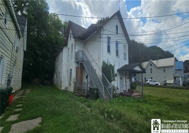 3rd image of 114 Water St, Jamestown, NY 14701 | MLS# R1633395