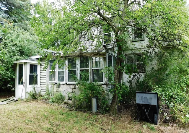 Photo 3 of Sale Pending at 6224 Coye Rd, Jamesville, NY 13078 | MLS# S1633938 | Listing updated on 2025-10-07