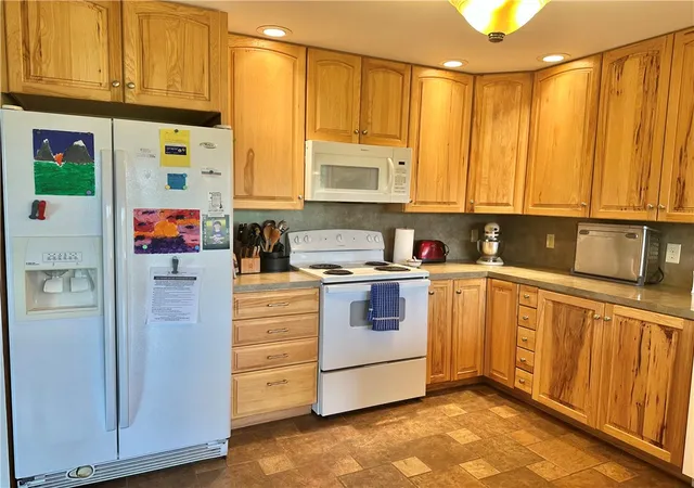 4th image of 143 Burdick Medbury Rd, Norwich, NY 13815 | MLS# R1634290