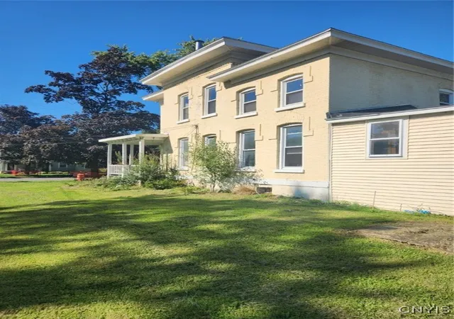 Photo 2 of Sale Pending at 600 2nd St, Liverpool, NY 13088 | MLS# S1629937 | Listing updated on 2025-12-19